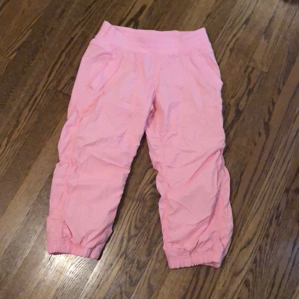 Cropped ivivva pants. Coral